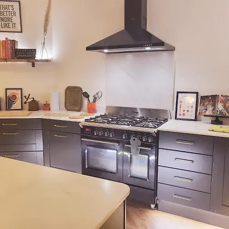 Luxury 4 Bed Family Property In Popular Location Sheffield